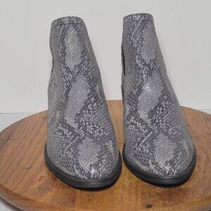 Volatile Womens Gray Faux Snakeskin Pull on Western Style Ankle Boots Size 8